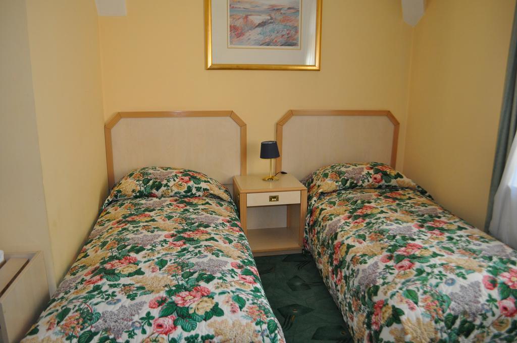 Pensiunea Micsunica Sinaia Quarto foto